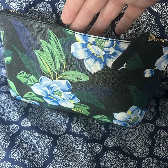 Banana Republic Clutch - Picture 3 of 4
